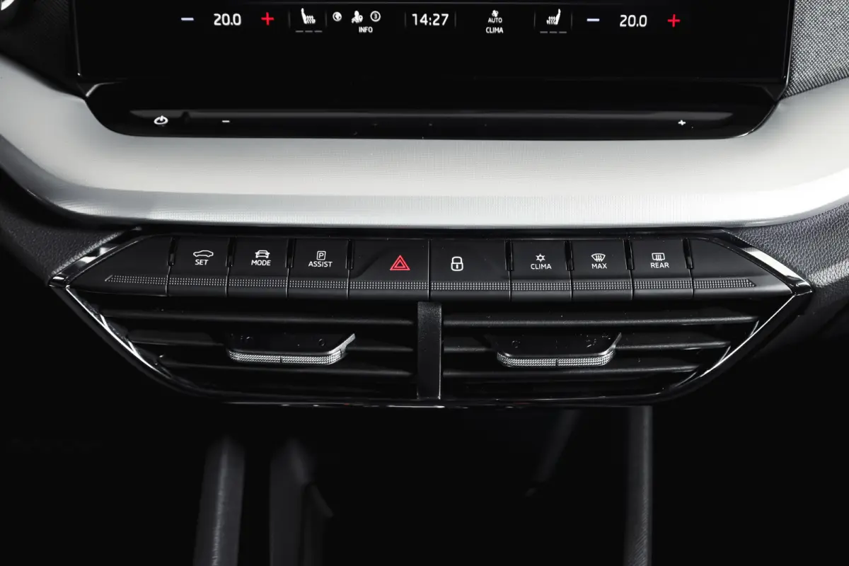 1.4 TSI iV PHEV Business Edition Plus | Org. NL | Afn. Trekhaak | Apple CarPlay | ACC | Navi | Stoel- & Stuurverwarming | PDC V+A | Camera | 18" |