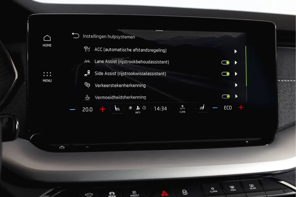 1.4 TSI iV PHEV Business Edition Plus | Org. NL | Afn. Trekhaak | Apple CarPlay | ACC | Navi | Stoel- & Stuurverwarming | PDC V+A | Camera | 18" |