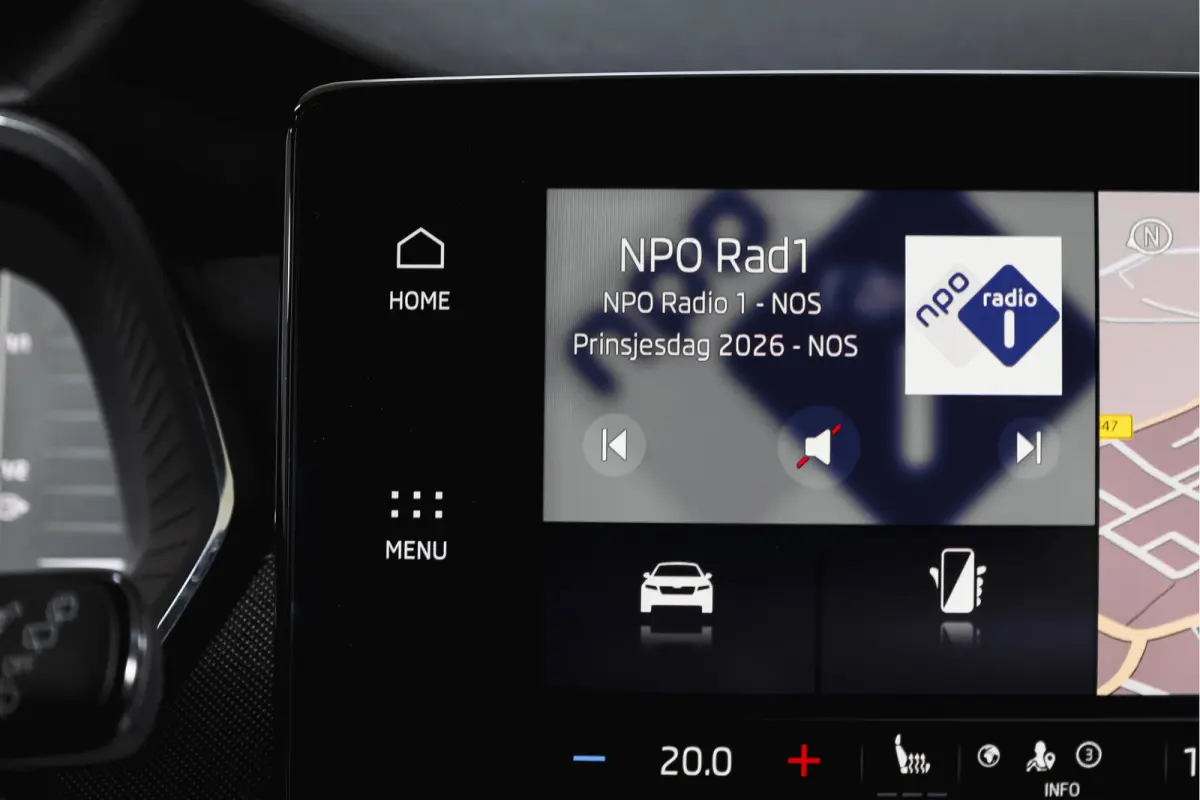 1.4 TSI iV PHEV Business Edition Plus | Org. NL | Afn. Trekhaak | Apple CarPlay | ACC | Navi | Stoel- & Stuurverwarming | PDC V+A | Camera | 18" |
