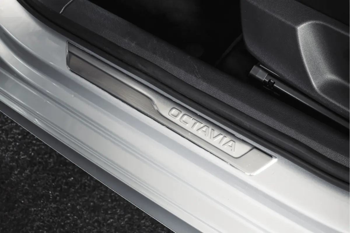 1.4 TSI iV PHEV Business Edition Plus | Org. NL | Afn. Trekhaak | Apple CarPlay | ACC | Navi | Stoel- & Stuurverwarming | PDC V+A | Camera | 18" |