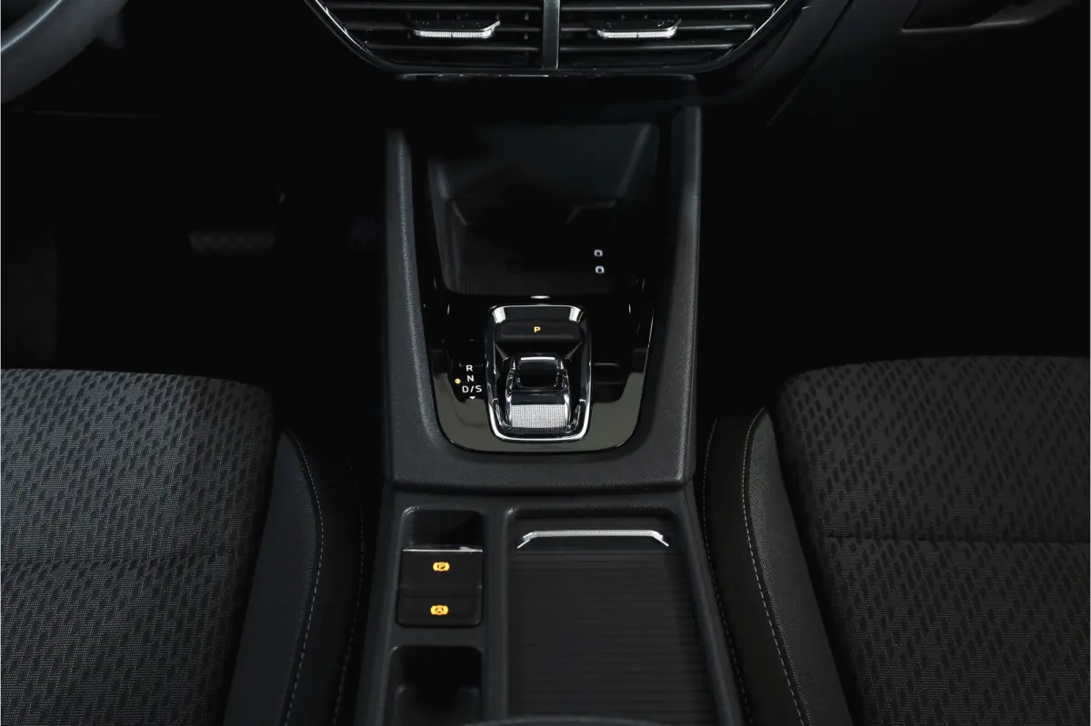1.4 TSI iV PHEV Business Edition Plus | Org. NL | Afn. Trekhaak | Apple CarPlay | ACC | Navi | Stoel- & Stuurverwarming | PDC V+A | Camera | 18" |