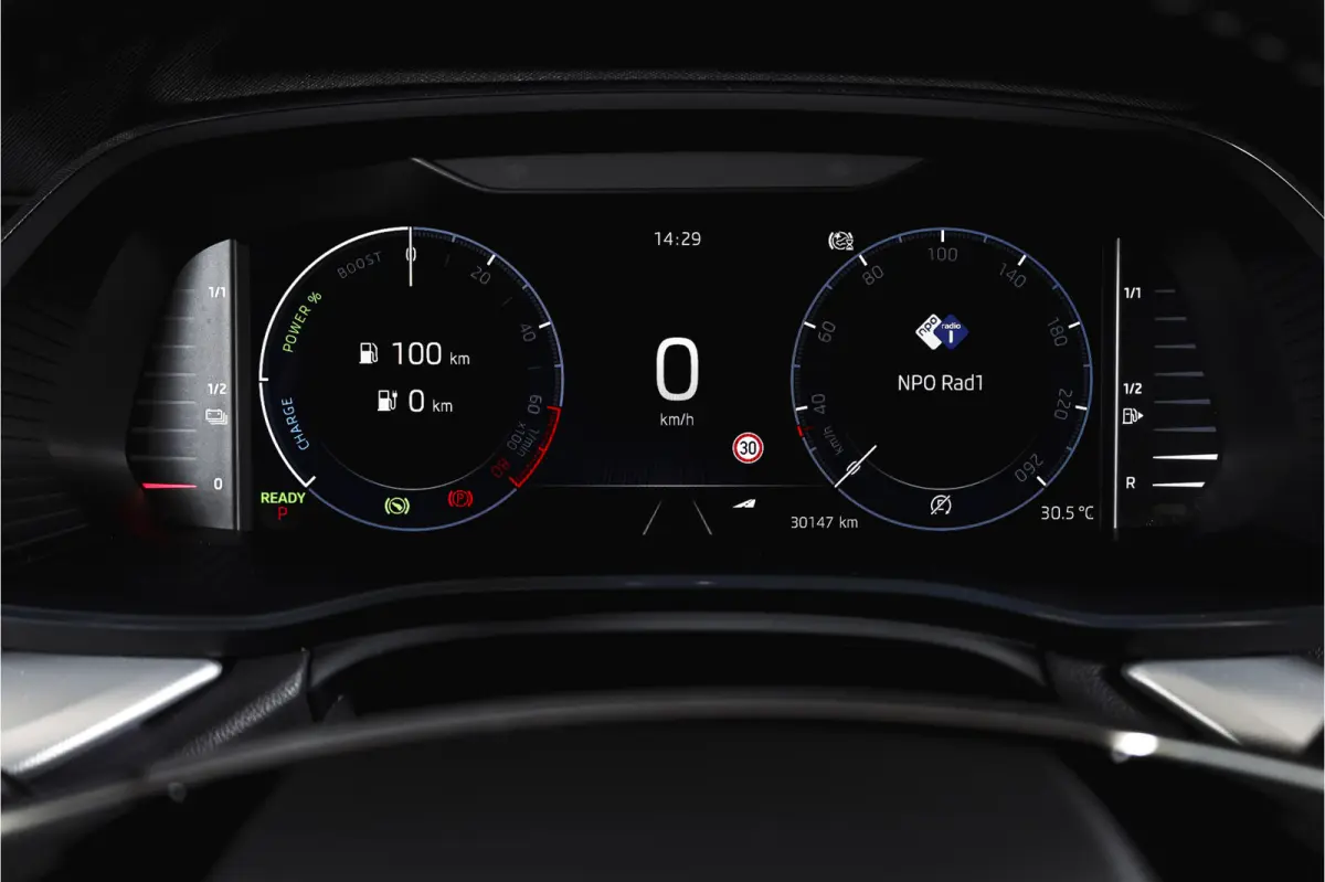 1.4 TSI iV PHEV Business Edition Plus | Org. NL | Afn. Trekhaak | Apple CarPlay | ACC | Navi | Stoel- & Stuurverwarming | PDC V+A | Camera | 18" |