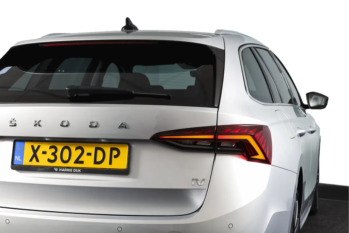 1.4 TSI iV PHEV Business Edition Plus | Org. NL | Afn. Trekhaak | Apple CarPlay | ACC | Navi | Stoel- & Stuurverwarming | PDC V+A | Camera | 18" |
