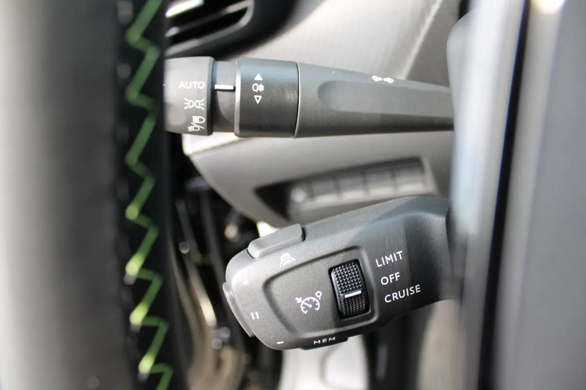 GT - Electric | Advanced Active Safety Brake met camera en radar | Climate Control | Elektrisch verstelbare en verwarmbare buitenspiegels