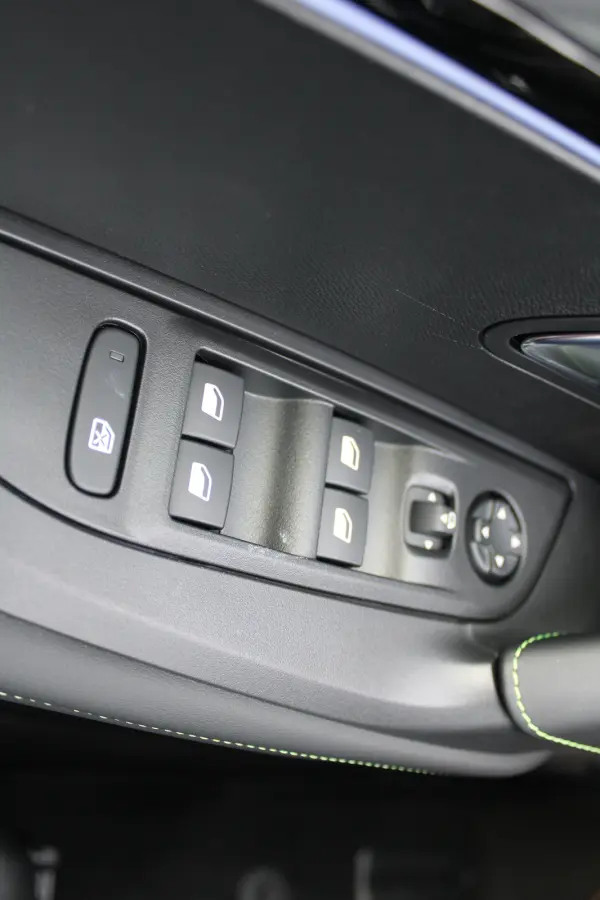 GT - Electric | Advanced Active Safety Brake met camera en radar | Climate Control | Elektrisch verstelbare en verwarmbare buitenspiegels