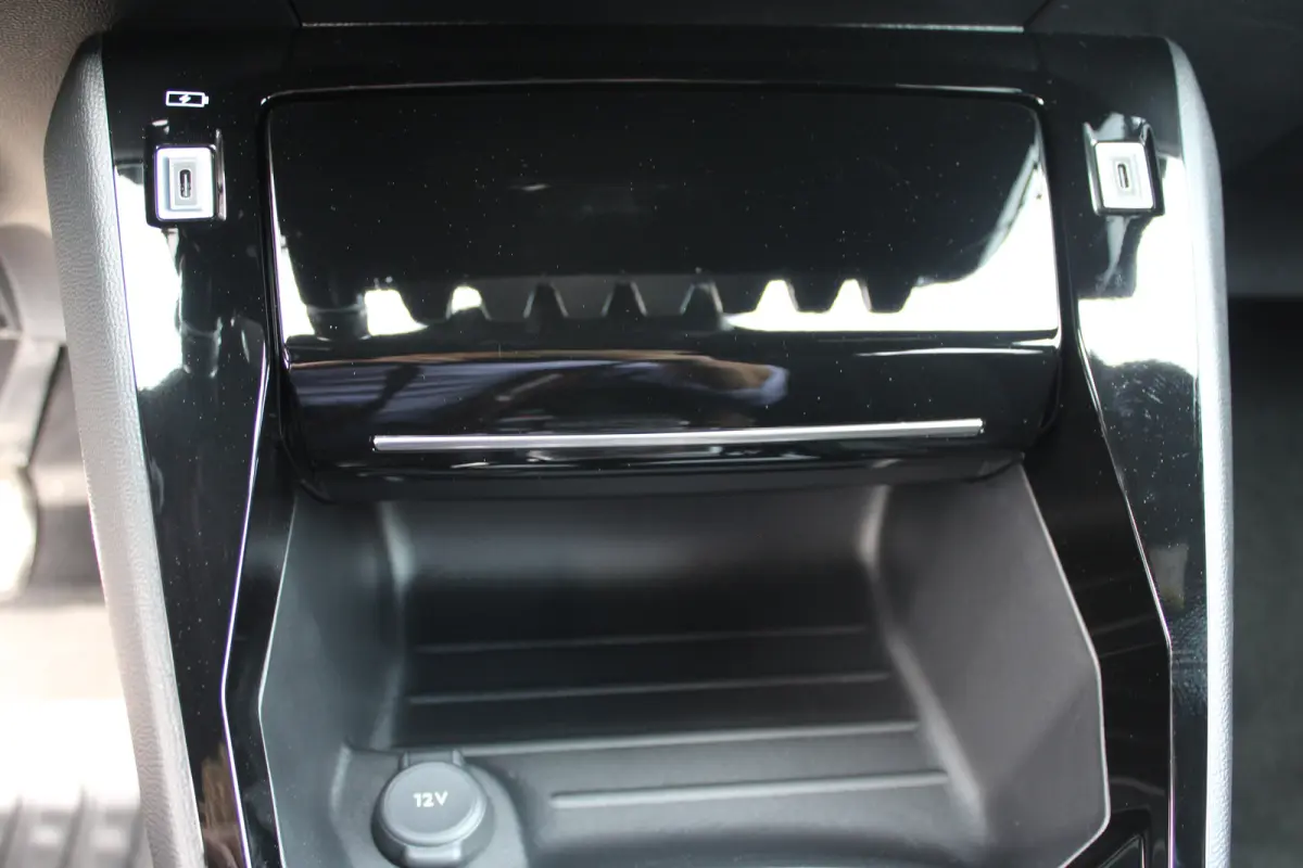 GT - Electric | Advanced Active Safety Brake met camera en radar | Climate Control | Elektrisch verstelbare en verwarmbare buitenspiegels