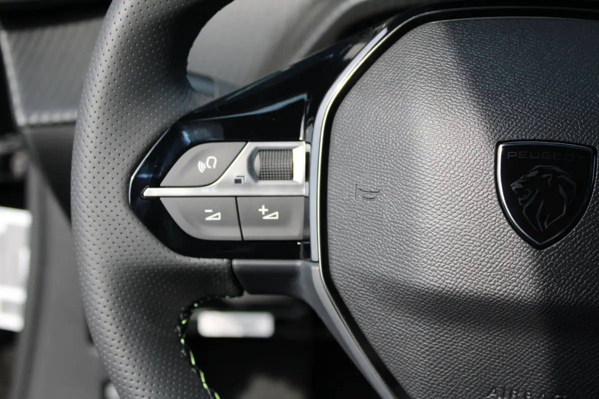 GT - Electric | Advanced Active Safety Brake met camera en radar | Climate Control | Elektrisch verstelbare en verwarmbare buitenspiegels