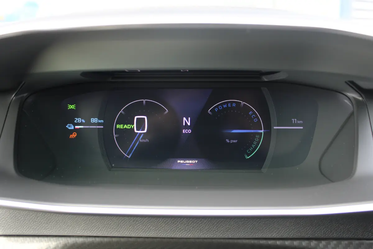 GT - Electric | Advanced Active Safety Brake met camera en radar | Climate Control | Elektrisch verstelbare en verwarmbare buitenspiegels