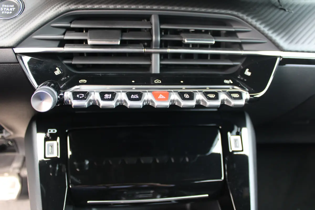 GT - Electric | Advanced Active Safety Brake met camera en radar | Climate Control | Elektrisch verstelbare en verwarmbare buitenspiegels