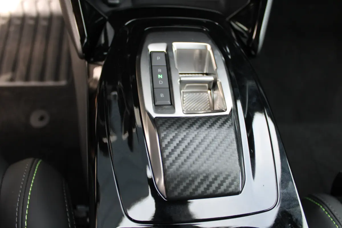 GT - Electric | Advanced Active Safety Brake met camera en radar | Climate Control | Elektrisch verstelbare en verwarmbare buitenspiegels