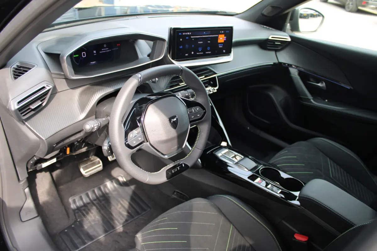 GT - Electric | Advanced Active Safety Brake met camera en radar | Climate Control | Elektrisch verstelbare en verwarmbare buitenspiegels