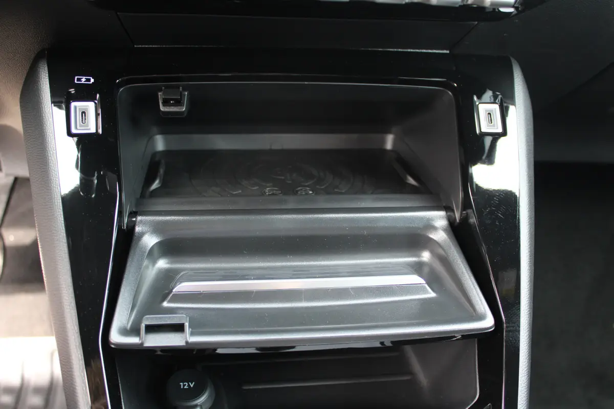 GT - Electric | Advanced Active Safety Brake met camera en radar | Climate Control | Elektrisch verstelbare en verwarmbare buitenspiegels