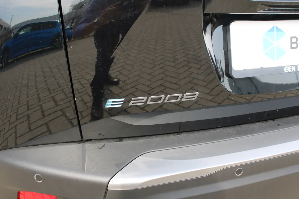 GT - Electric | Advanced Active Safety Brake met camera en radar | Climate Control | Elektrisch verstelbare en verwarmbare buitenspiegels