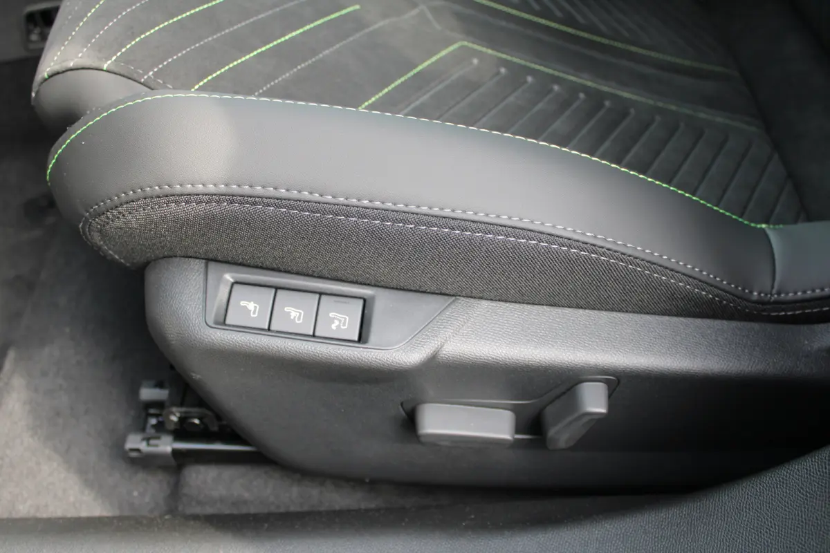 GT - Electric | Advanced Active Safety Brake met camera en radar | Climate Control | Elektrisch verstelbare en verwarmbare buitenspiegels