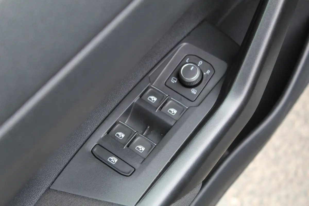 1.0 TSI R-Line Business | Camera | Apple carplay/Android auto