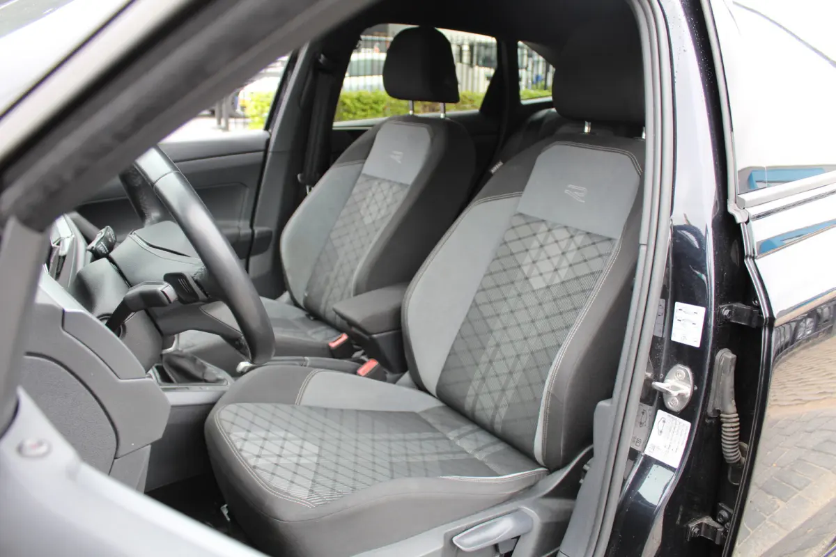 1.0 TSI R-Line Business | Camera | Apple carplay/Android auto