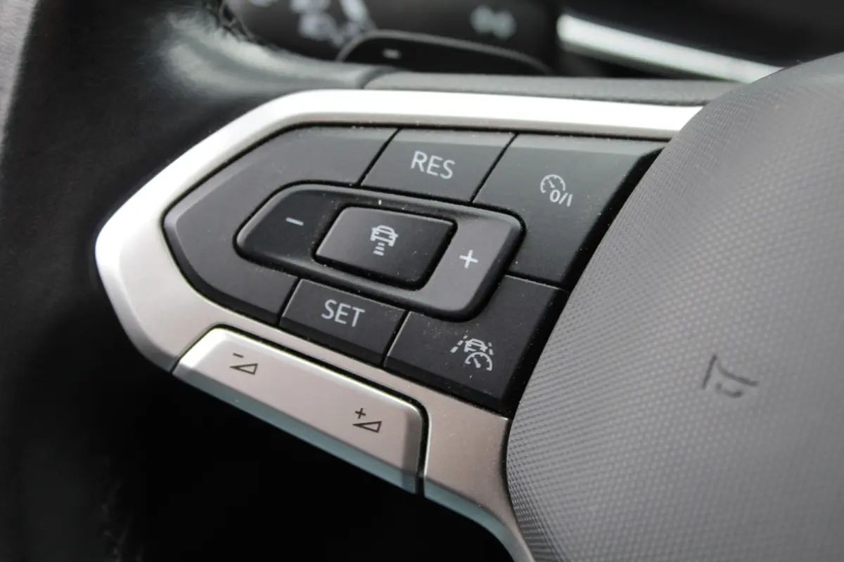 1.0 TSI R-Line Business | Camera | Apple carplay/Android auto
