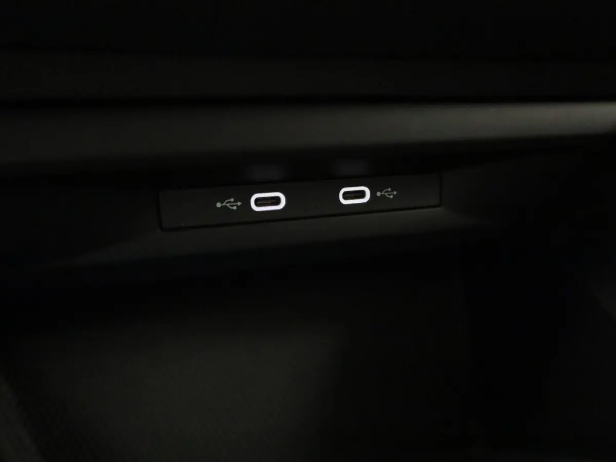 1.5 eHybrid Life Edition 204 PK| Origineel Nederlands | 360 Camera | Dodehoekdetectie | 18 Inch Velgen | Apple Carplay | Parkeersensoren | Buitenspiegels Elektrisch Inklapbaar | Sfeerverlich