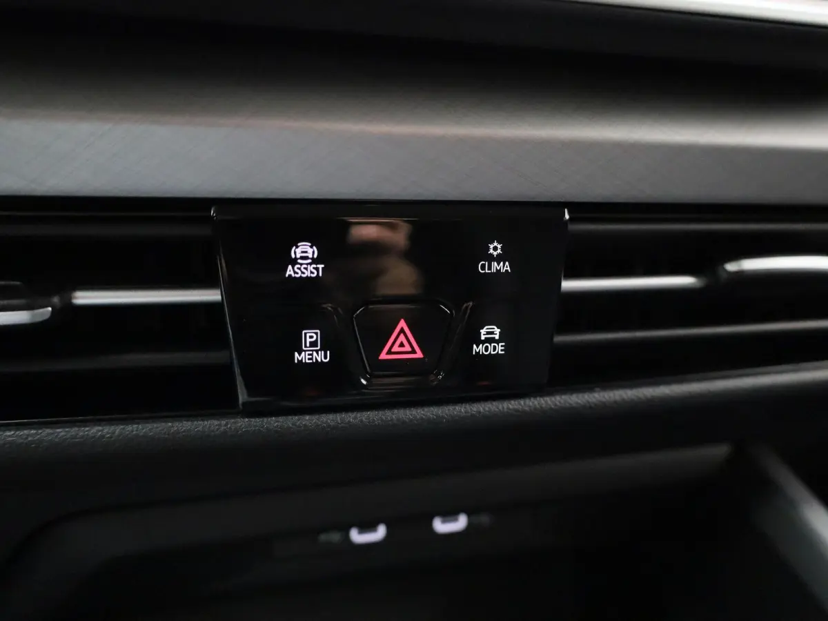 1.5 eHybrid Life Edition 204 PK| Origineel Nederlands | 360 Camera | Dodehoekdetectie | 18 Inch Velgen | Apple Carplay | Parkeersensoren | Buitenspiegels Elektrisch Inklapbaar | Sfeerverlich