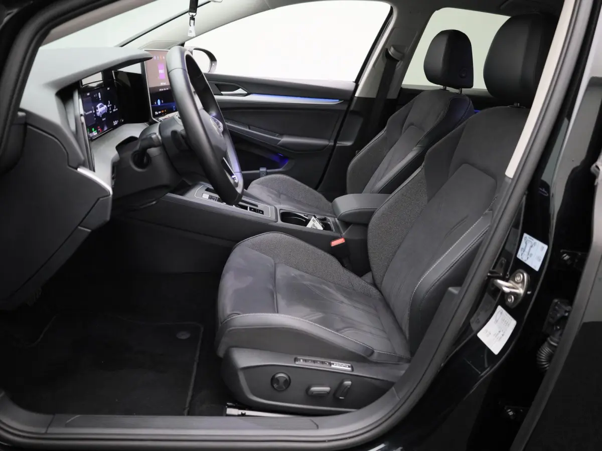1.5 eHybrid Life Edition 204 PK| Origineel Nederlands | 360 Camera | Dodehoekdetectie | 18 Inch Velgen | Apple Carplay | Parkeersensoren | Buitenspiegels Elektrisch Inklapbaar | Sfeerverlich