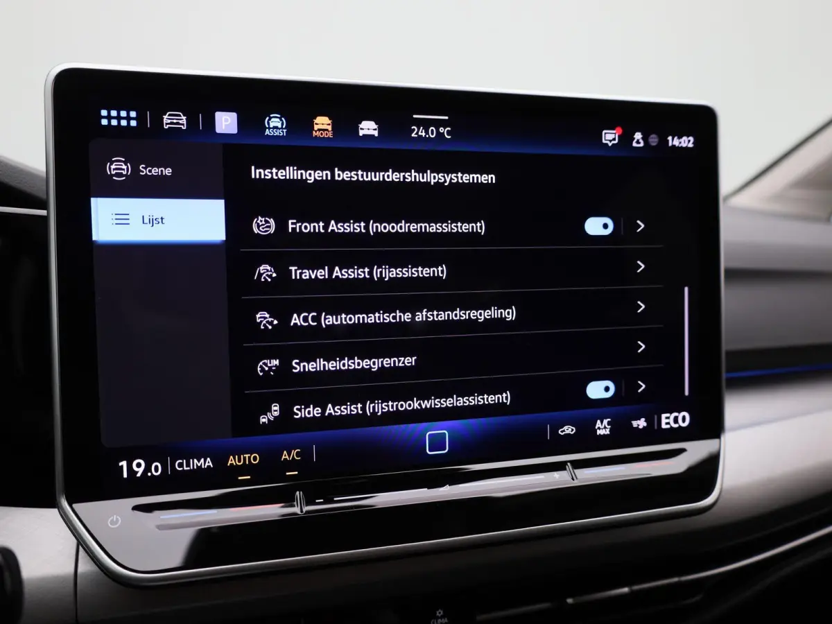 1.5 eHybrid Life Edition 204 PK| Origineel Nederlands | 360 Camera | Dodehoekdetectie | 18 Inch Velgen | Apple Carplay | Parkeersensoren | Buitenspiegels Elektrisch Inklapbaar | Sfeerverlich