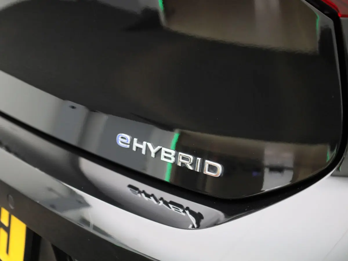 1.5 eHybrid Life Edition 204 PK| Origineel Nederlands | 360 Camera | Dodehoekdetectie | 18 Inch Velgen | Apple Carplay | Parkeersensoren | Buitenspiegels Elektrisch Inklapbaar | Sfeerverlich