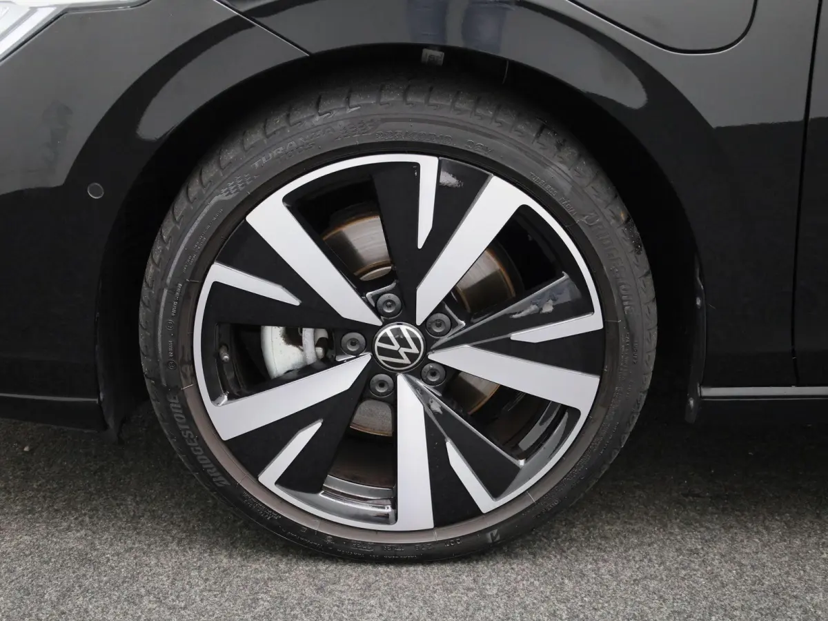 1.5 eHybrid Life Edition 204 PK| Origineel Nederlands | 360 Camera | Dodehoekdetectie | 18 Inch Velgen | Apple Carplay | Parkeersensoren | Buitenspiegels Elektrisch Inklapbaar | Sfeerverlich