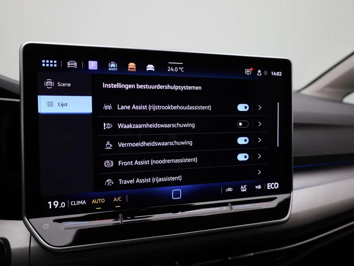 1.5 eHybrid Life Edition 204 PK| Origineel Nederlands | 360 Camera | Dodehoekdetectie | 18 Inch Velgen | Apple Carplay | Parkeersensoren | Buitenspiegels Elektrisch Inklapbaar | Sfeerverlich