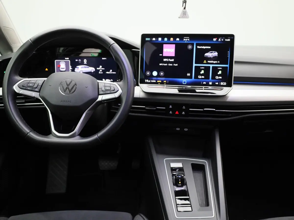 1.5 eHybrid Life Edition 204 PK| Origineel Nederlands | 360 Camera | Dodehoekdetectie | 18 Inch Velgen | Apple Carplay | Parkeersensoren | Buitenspiegels Elektrisch Inklapbaar | Sfeerverlich