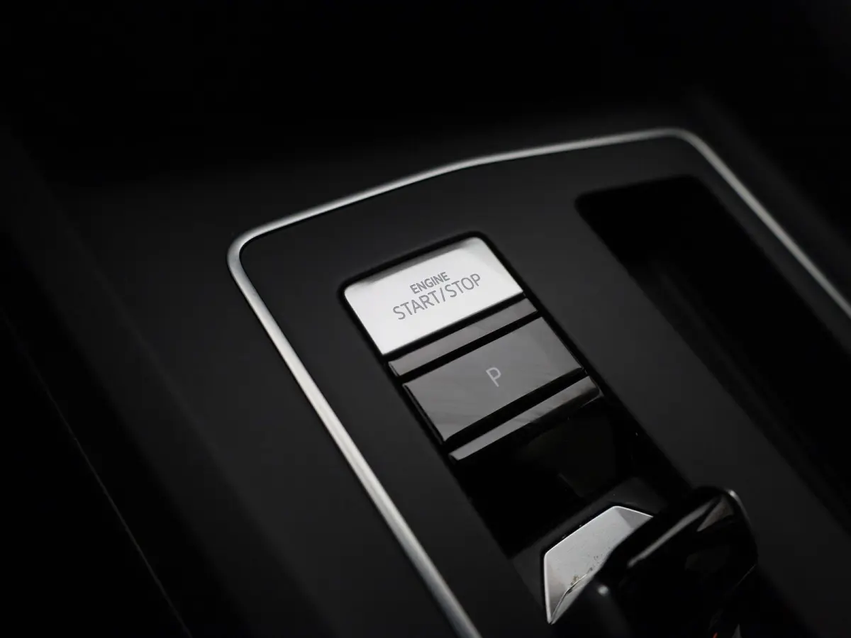 1.5 eHybrid Life Edition 204 PK| Origineel Nederlands | 360 Camera | Dodehoekdetectie | 18 Inch Velgen | Apple Carplay | Parkeersensoren | Buitenspiegels Elektrisch Inklapbaar | Sfeerverlich