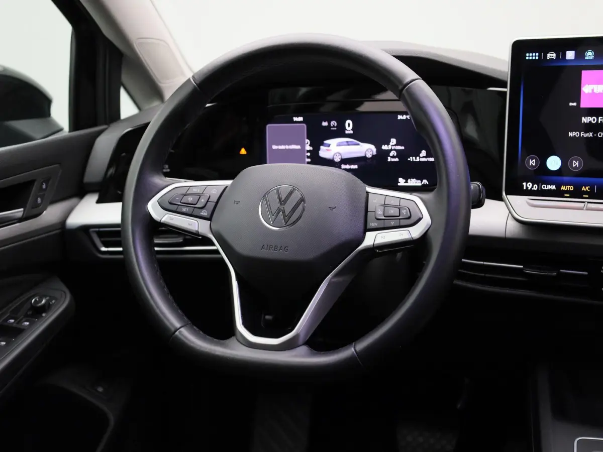 1.5 eHybrid Life Edition 204 PK| Origineel Nederlands | 360 Camera | Dodehoekdetectie | 18 Inch Velgen | Apple Carplay | Parkeersensoren | Buitenspiegels Elektrisch Inklapbaar | Sfeerverlich