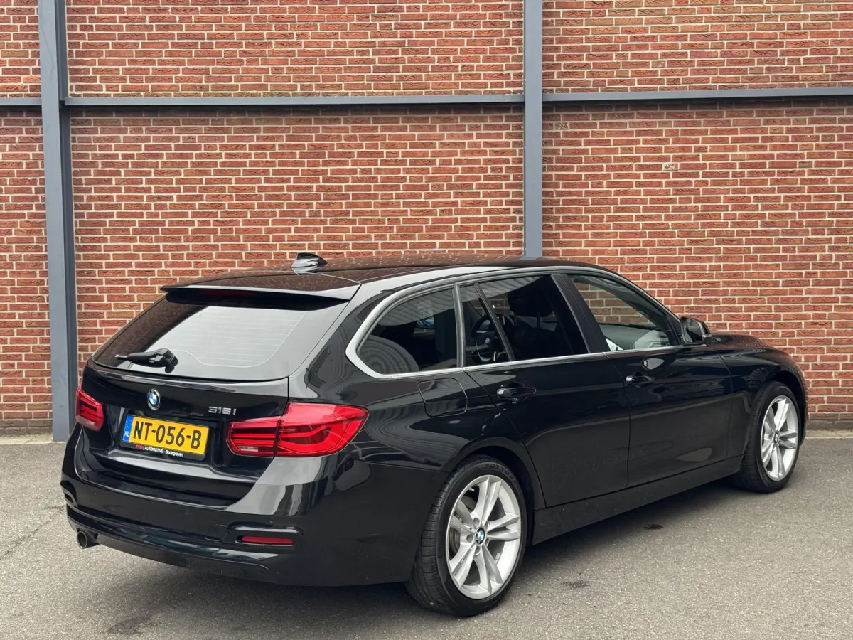 318i Executive | 18"LM velgen | Kofferklep Elektrisch | Led | Parkeersensoren |
