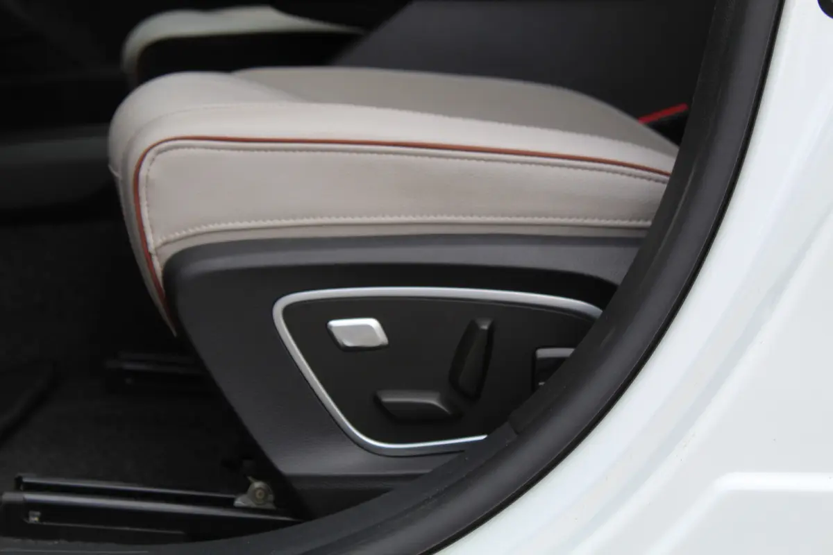 EV60 Super Charge Iconic | Rijklaar