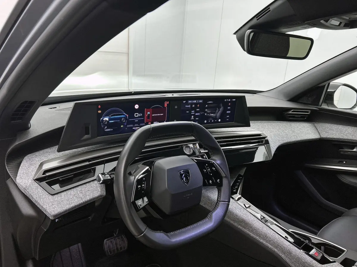 145pk Allure Hybrid | Apple Carplay/Android | Camera | Climate | LED lampen | 19"LMV | AUTOMAAT