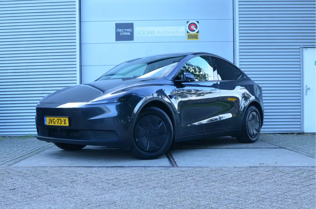 Standard RWD 58 kWh Juniper, Trekhaak (twv 1.350,-), Stealth Grey (twv 1.300,-)