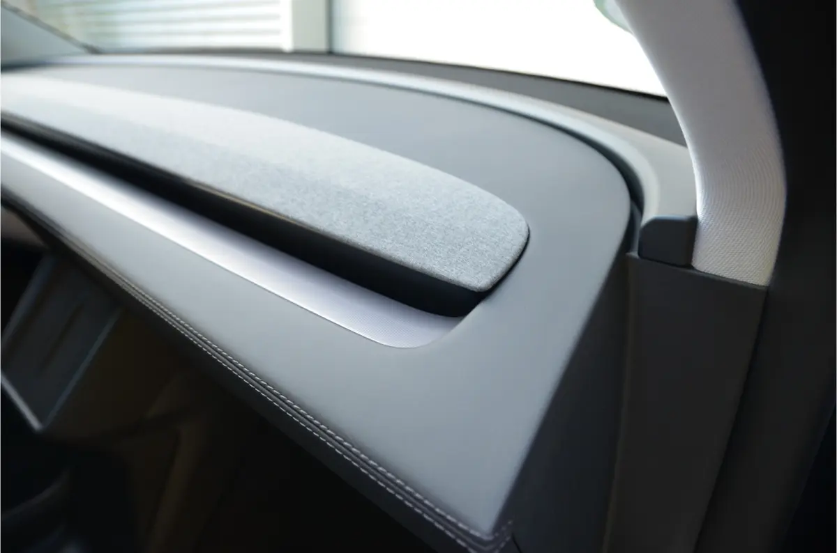 Standard RWD 58 kWh Juniper, Trekhaak (twv 1.350,-), Stealth Grey (twv 1.300,-)