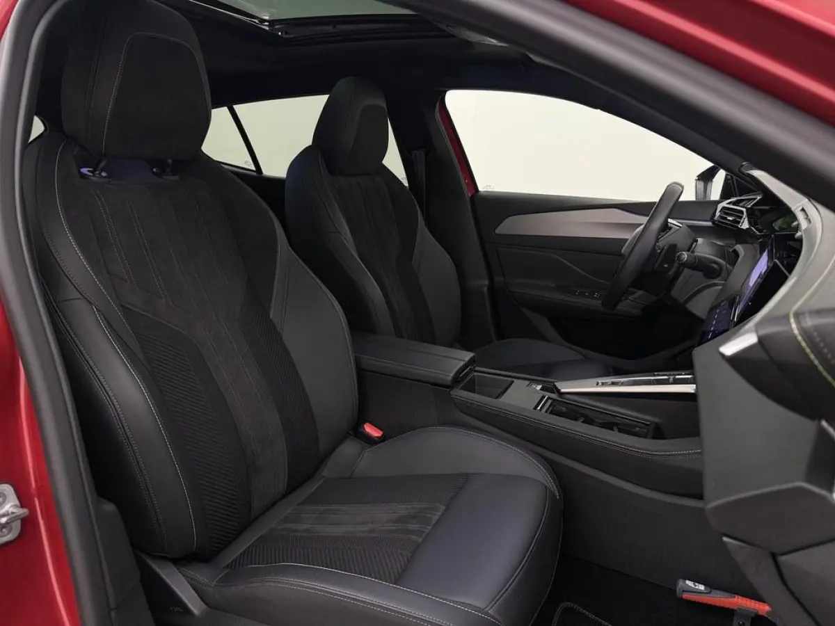 1.6 HYbrid GT 225Pk Navi/Cam/LED/Adap Cruise /Alcantara/Schuif-Kantel Dak/Climat Control