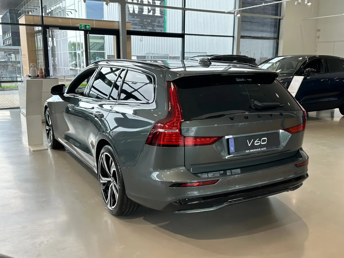 2.0 T6 Plug-in hybrid AWD Ultra Dark | Black Pakket | Massage | B&W | HUD | Gelaagd glas | Pano |