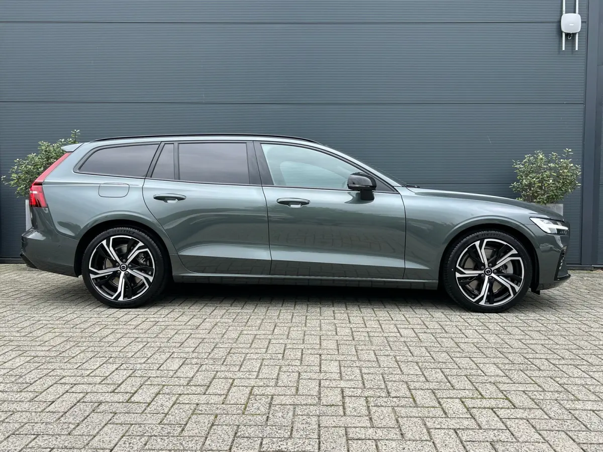 2.0 T6 Plug-in hybrid AWD Ultra Dark | Black Pakket | Massage | B&W | HUD | Gelaagd glas | Pano |