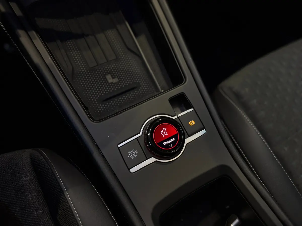 1.5 eTsi R-Line First Edition|Pano|Matrix|Keyless|H&K|HUD|360|