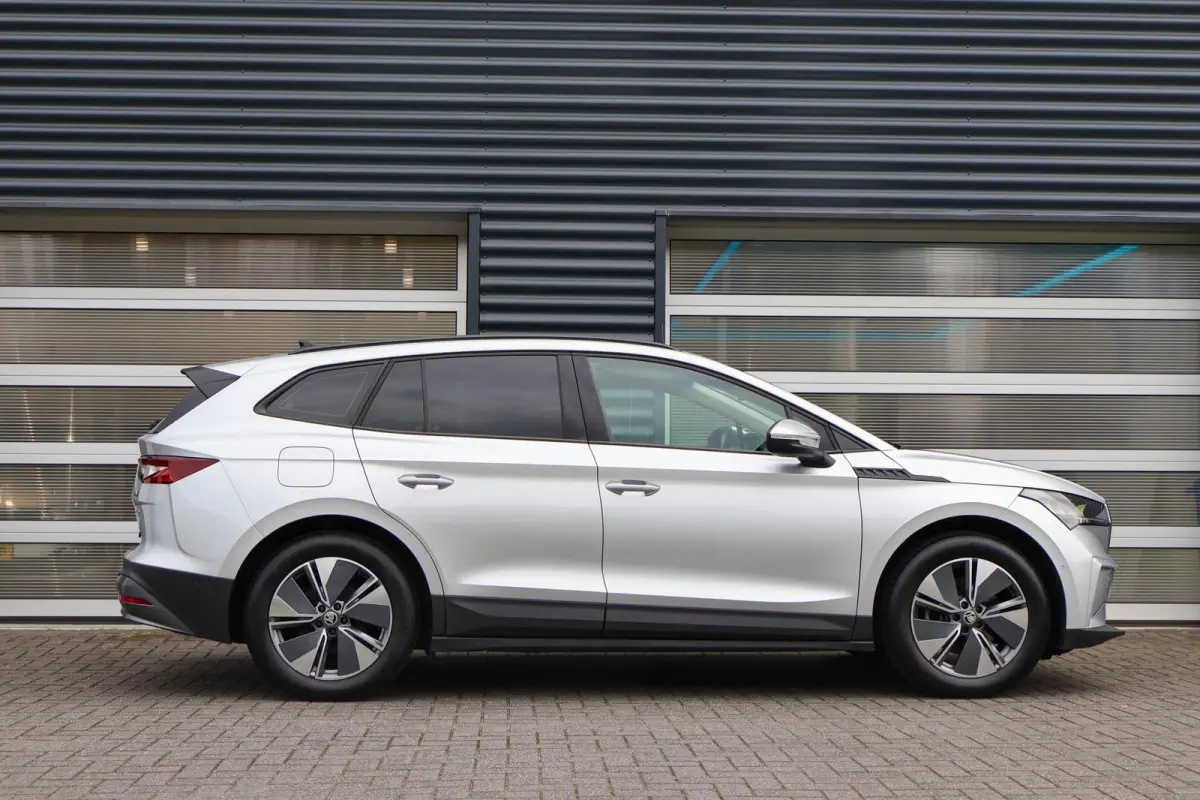 60 180pk | SoH 93% | Navigatie | Apple CarPlay/ Android Auto | Parkeersensoren Voor/Achter | Cruise Control | Stoelverwarming