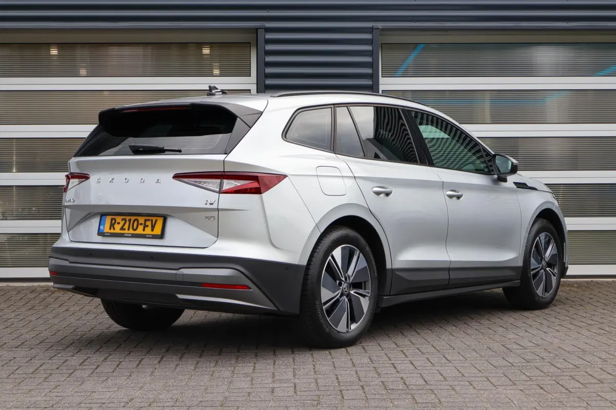 60 180pk | SoH 93% | Navigatie | Apple CarPlay/ Android Auto | Parkeersensoren Voor/Achter | Cruise Control | Stoelverwarming