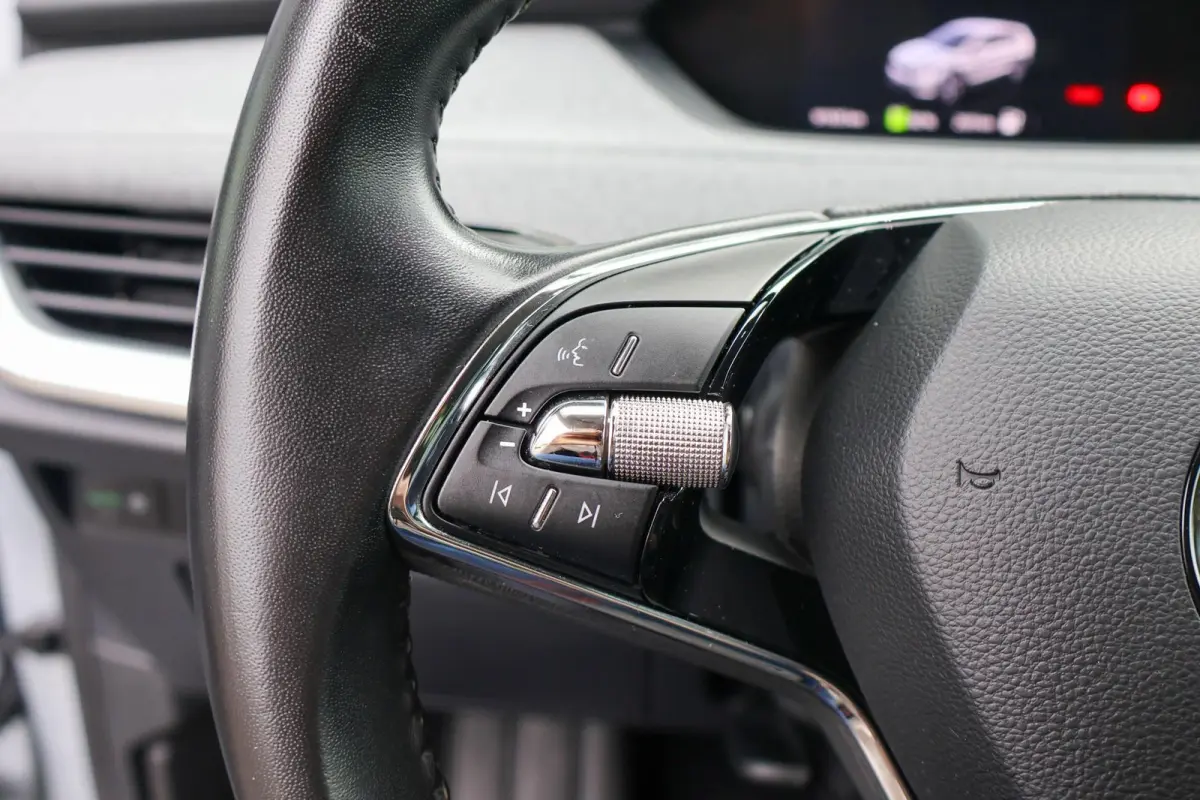 60 180pk | SoH 93% | Navigatie | Apple CarPlay/ Android Auto | Parkeersensoren Voor/Achter | Cruise Control | Stoelverwarming