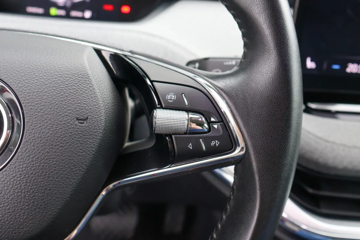 60 180pk | SoH 93% | Navigatie | Apple CarPlay/ Android Auto | Parkeersensoren Voor/Achter | Cruise Control | Stoelverwarming