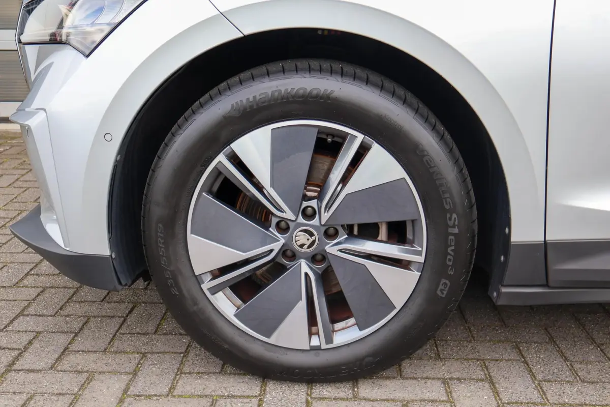 60 180pk | SoH 93% | Navigatie | Apple CarPlay/ Android Auto | Parkeersensoren Voor/Achter | Cruise Control | Stoelverwarming