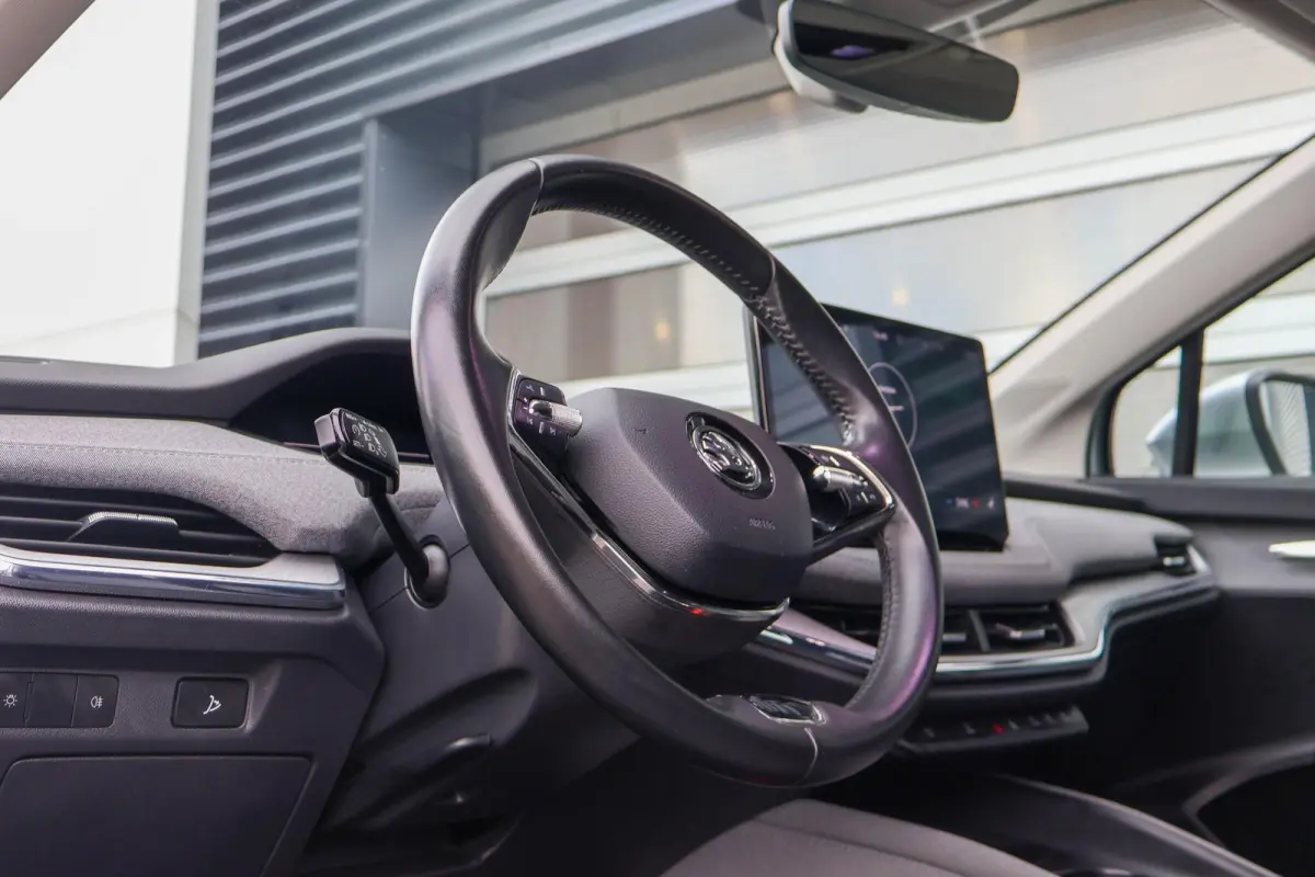 60 180pk | SoH 93% | Navigatie | Apple CarPlay/ Android Auto | Parkeersensoren Voor/Achter | Cruise Control | Stoelverwarming