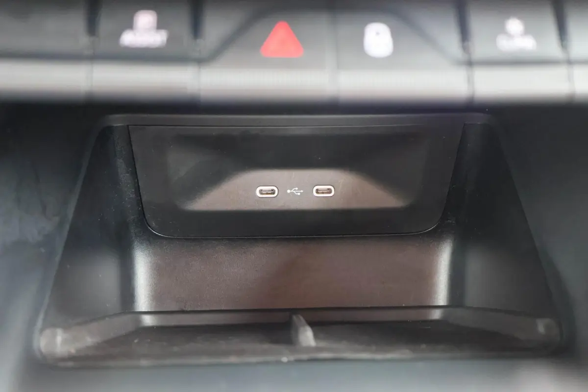 60 180pk | SoH 93% | Navigatie | Apple CarPlay/ Android Auto | Parkeersensoren Voor/Achter | Cruise Control | Stoelverwarming