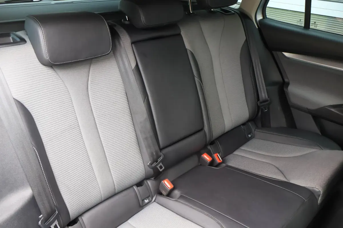 60 180pk | SoH 93% | Navigatie | Apple CarPlay/ Android Auto | Parkeersensoren Voor/Achter | Cruise Control | Stoelverwarming