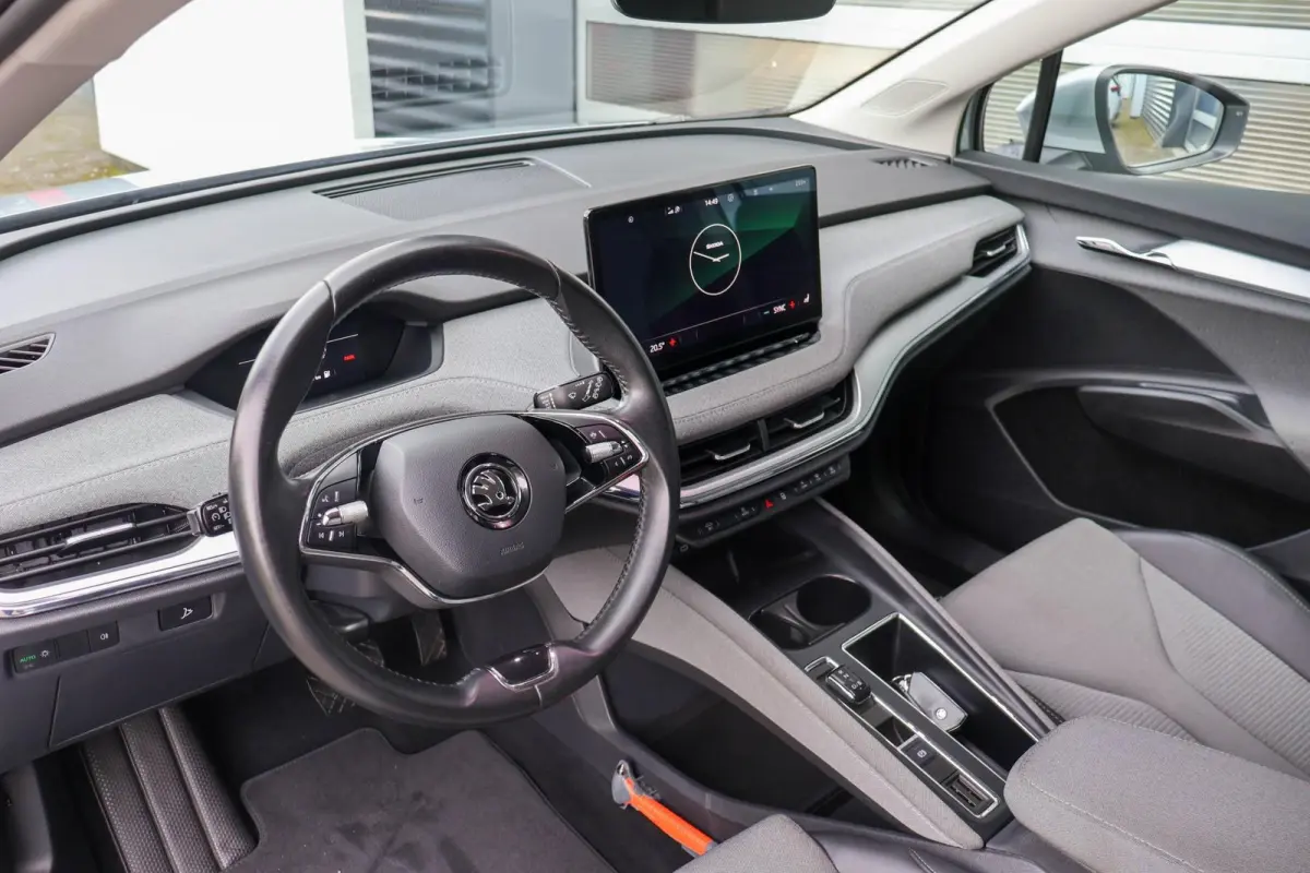 60 180pk | SoH 93% | Navigatie | Apple CarPlay/ Android Auto | Parkeersensoren Voor/Achter | Cruise Control | Stoelverwarming