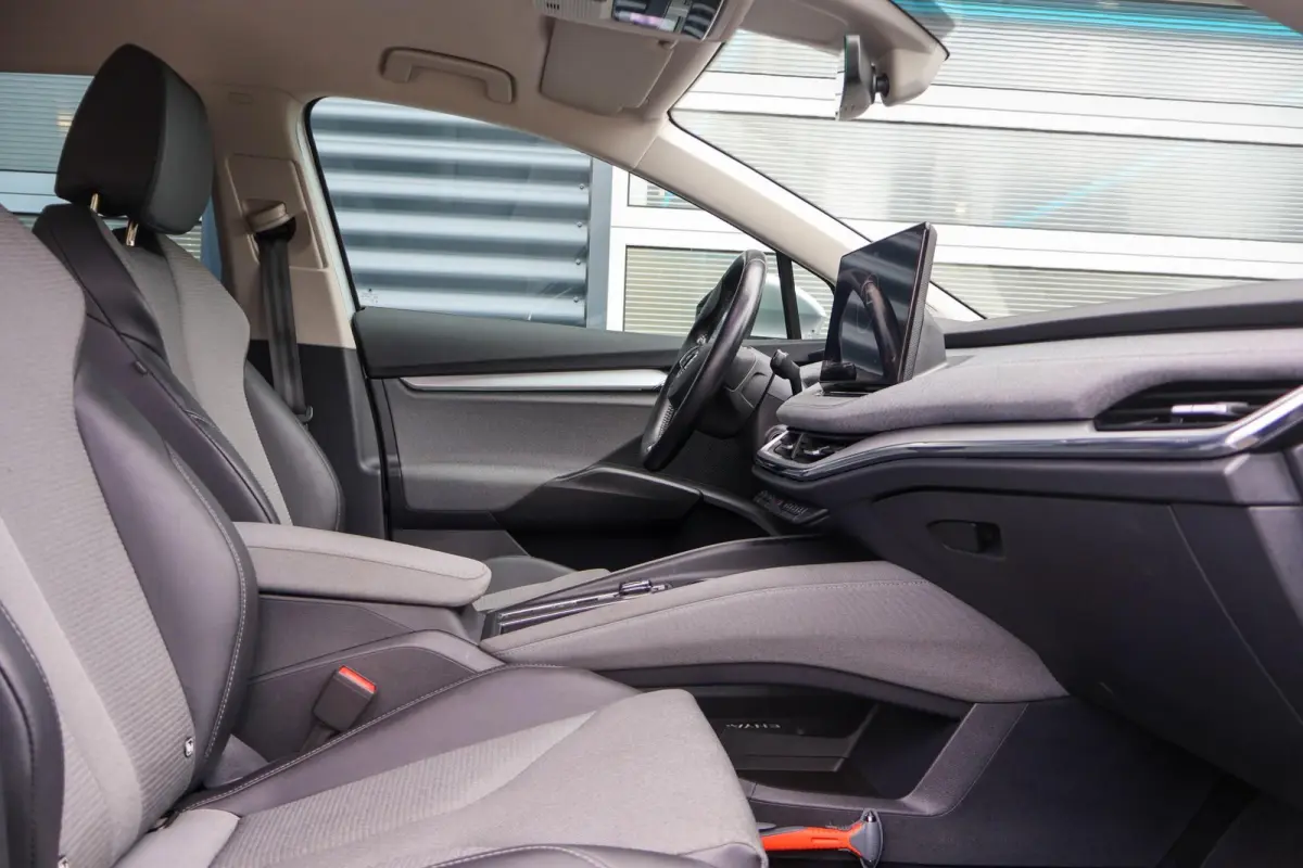 60 180pk | SoH 93% | Navigatie | Apple CarPlay/ Android Auto | Parkeersensoren Voor/Achter | Cruise Control | Stoelverwarming